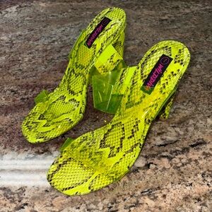 Wild Diva Size 7 Neon Yellow and Black Snake Print Heels with Plastic Straps
